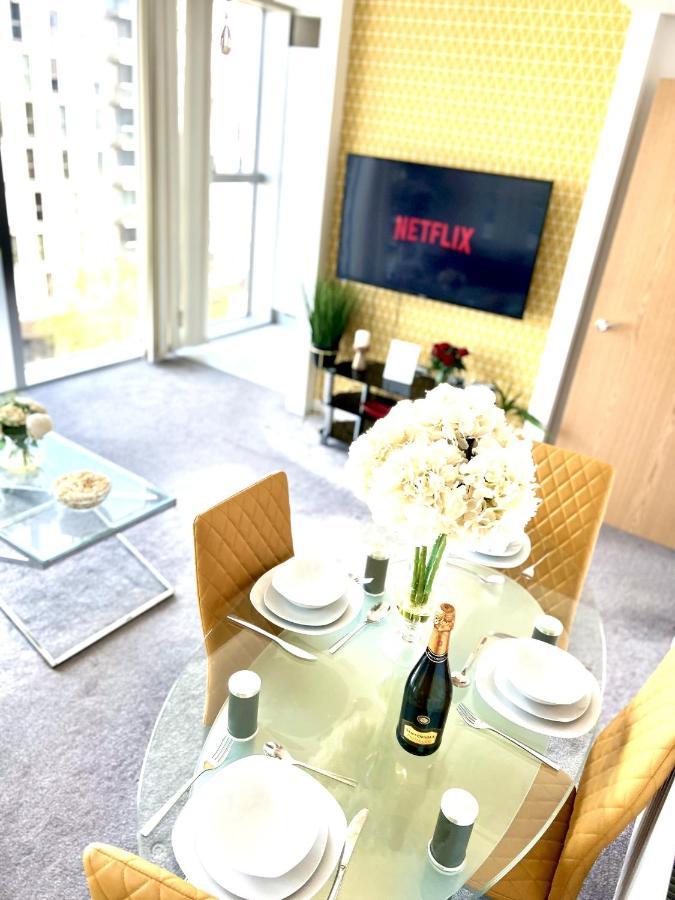 Superior Hub Mk City Apartment- With Free Underground Parking, Fast Wi-Fi, Smart Tv With Netflix, Disney Plus & Prime! ミルトン・ケインズ エクステリア 写真